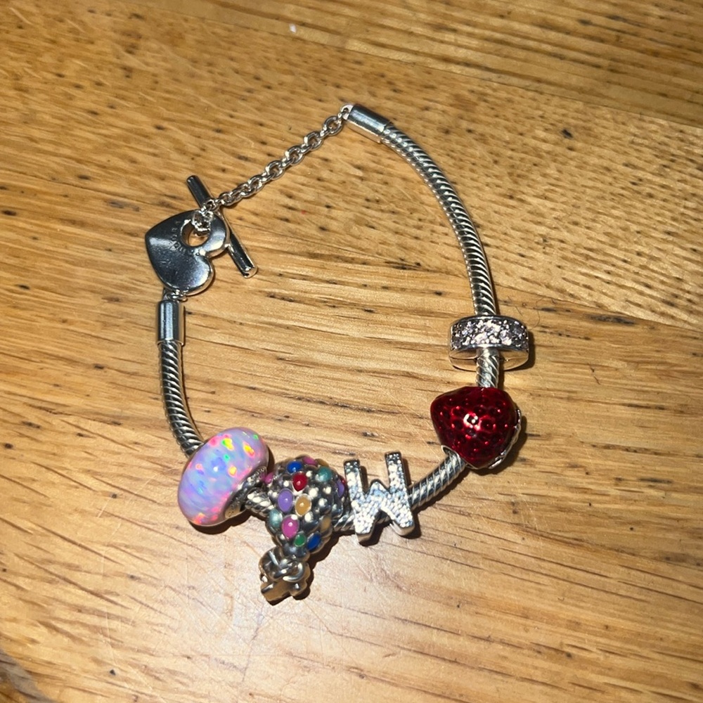 Pandora bracelet with 4 charms and a clip